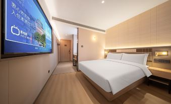 Home Inn Plus (Chongqing Jiefangbei Hongyadong Branch)