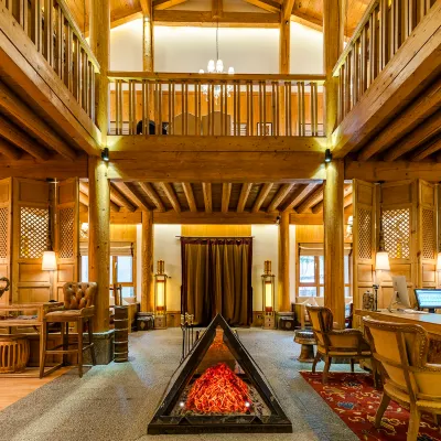 Shangri-La Ganden Manor Hotel by Floral Lux (Dukezong Ancient City) Hotels near Potatso National Park