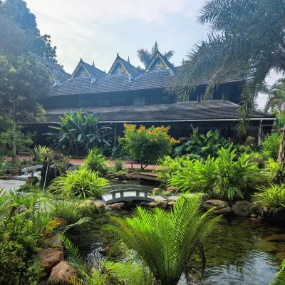 Qingman Courtyard (Daizu Park Scenic Area) Hotels near Xishuangbanna Dai Garden