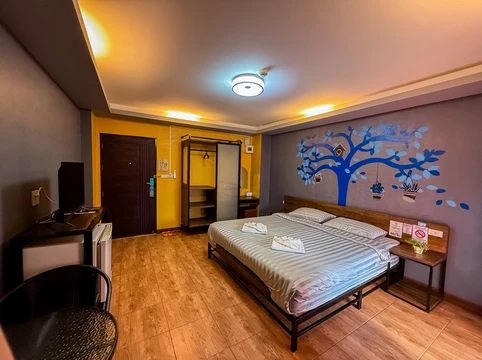 รูปภาพของนางนอน ฮิลล์ ฮัก