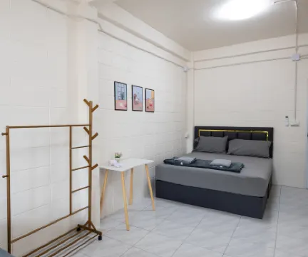 Room 203 Near Don Mueang Airport & BTS Wat PhraSi Phrasimahatahd寺附近的飯店