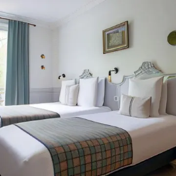 Hotel De La Porte Dorée Отели рядом с достопримечательностью «Валь-де-Сен»