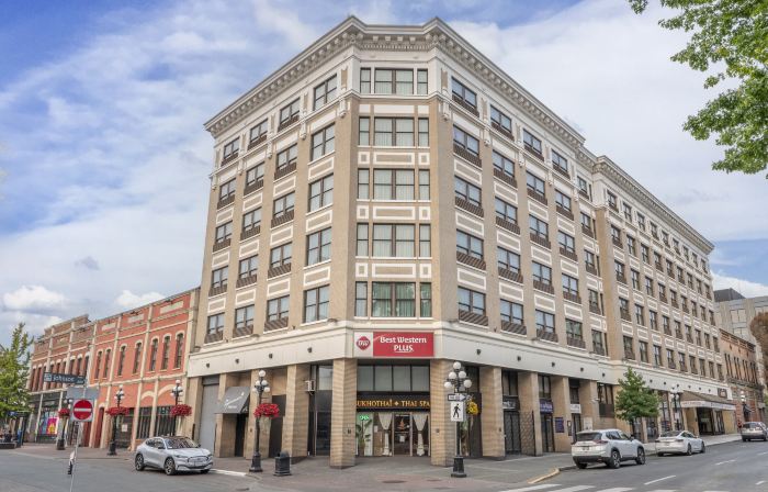 Best Western Plus Carlton Plaza Hotel