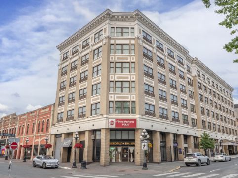 Best Western Plus Carlton Plaza Hotel