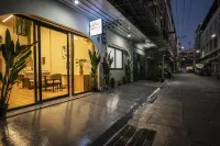 After Hours Stay—Vintage guesthouse โรงแรมใกล้ธนบุรี