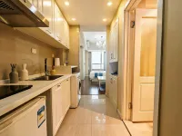 Cloud top Clear Clouds · Seaview Boutique Stay (Zhongshan Square Metro Station Branch) - เปิดใหม่