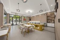 Luliang Xinyue Holiday Hotel