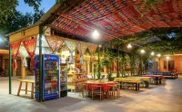Turpan Momingpinju Homestay (Grape Valley Scenic Area Qingwa Lane)