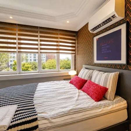 Maxi Homes Hadrian Viva Apartment in Central Old Town with Free WiFi