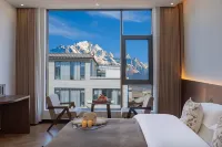 Sunlit Golden Mountain · Naxi View Beauty Court (Baisha Ancient Town Branch) - วิวภูเขา