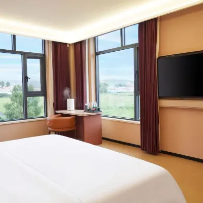 Meihua Grand Hotel Hotels near Ge'erdeng Temple