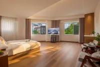 Qinlan Homestay (Mangshi Square) - 2-Star