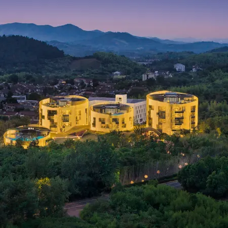 Q Collection Hotel & Resort