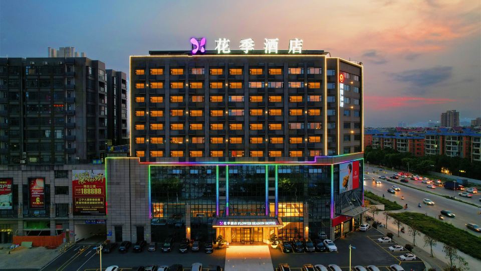 Flower Season Hotel