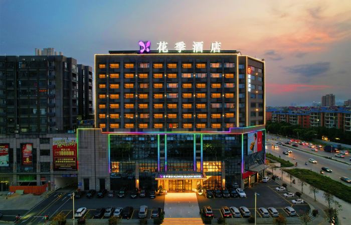 Flower Season Hotel