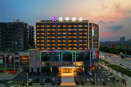 Flower Season Hotel - parking