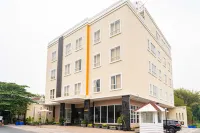 RedDoorz Plus Near Teras Kota 3 - Pensions