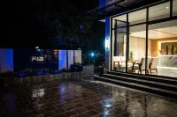 The Han Hotel - 4-Star