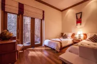 The Hotel by the Red Canal - piscina