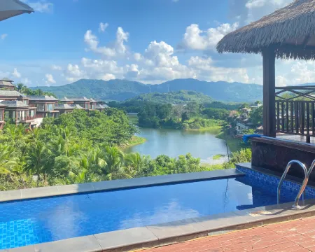 Naxiangshan Rainforest Resort Hotel (Baoting Yanoda Store) Hotels in Baoting Li and Miao Autonomous County