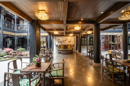 Chengdu Yuanheyuan Buddha Zen Hotel Отели рядом с достопримечательностью «Chengdu Polytechnic Qingyang Campus»