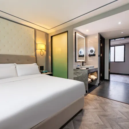 Xana Hotelle Hotel (Zhaoqing Qixingyan Scenic Area Ancient City Wall)