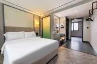 Xana Hotelle Hotel (Zhaoqing Qixingyan Scenic Area Ancient City Wall)