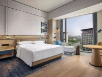 Four Points by Sheraton Guangzhou, Baiyun Отели рядом с достопримечательностью «Халунская коммерческая площадь»