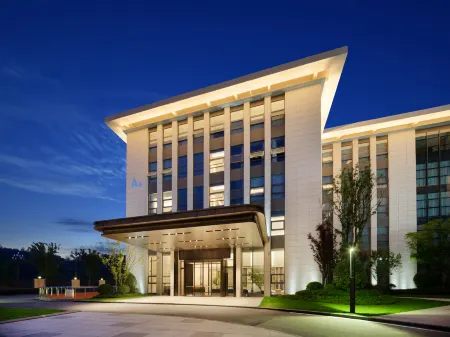 Nanbu County Lysee Hotel Отели рядом со станцией Nanbu Railway Station