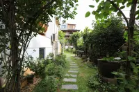 Meet Lanju Bed and Breakfast Hotels near Wuyuan Xi Yuan