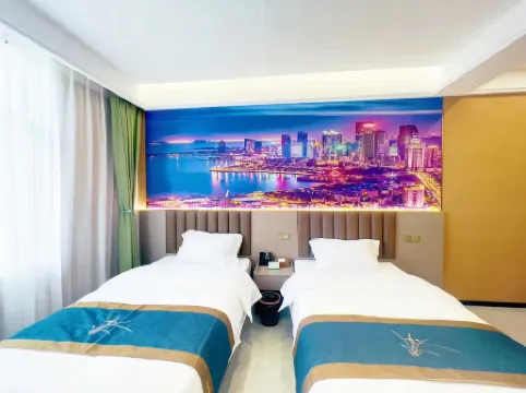 Shengyuan Holiday Hotel (Biyang Baijia Shopping Plaza)