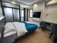 Holiday Homestay - parkir