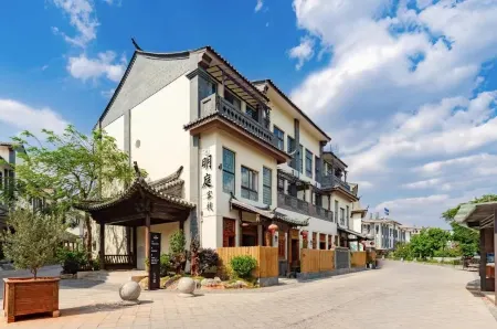 Ming Ting Inn (Jianshui Ancient Town Small Train Store) Отели рядом с достопримечательностью «Chaoyang Tower»