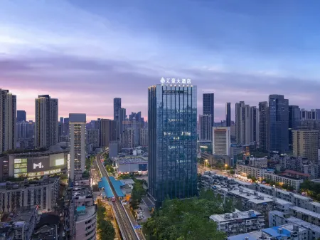 Wuhan Huihao Hotel (Jianghan Road Pedestrian Street) Отели рядом с достопримечательностью «Yangsigang Yangtze River Bridge»