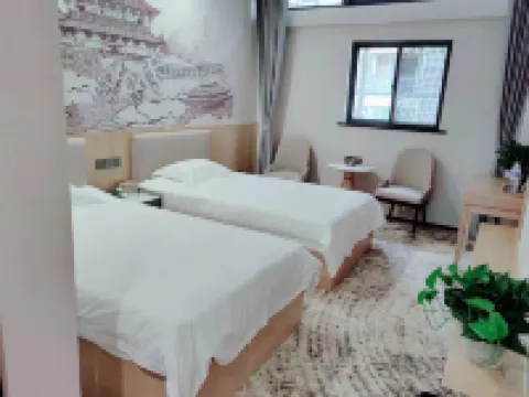 Yangzhou Jingyi Hotel (Wuyue Plaza) Hotels near Museum of Han Guangling King