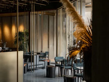 NOA HOTEL SHENZHEN LUOHU Отели рядом с достопримечательностью «Huaqiaocheng Ecology Square»