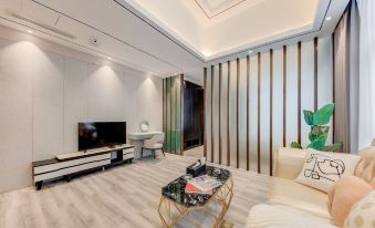 Qingcheng Smart Apartment (Zhuhai Gongbei Zhong'an Plaza)