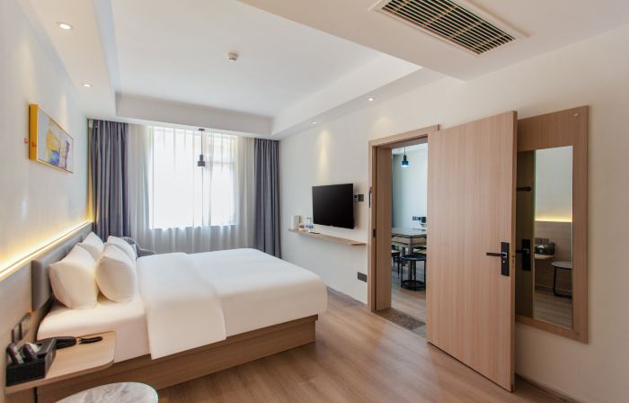 7Days Inn Hotel (Yingshan County Committee and County Government)