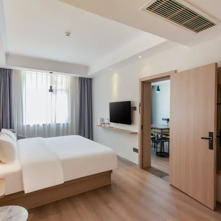 7Days Inn Hotel (Yingshan County Committee and County Government)