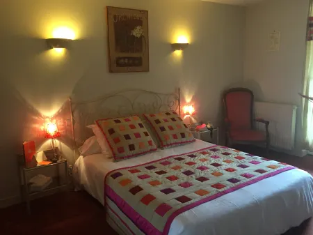 Auberge du Cheval Blanc Отели в г. Нуан-ле-Фюзелье