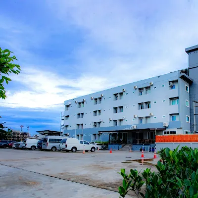 Horizon Hotel Hotel dekat Menara Jam Surat Thani