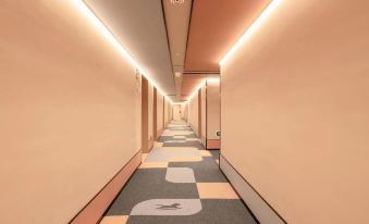 HanTing Hotel (Liupanshui People Square Fenghuang Avenue)
