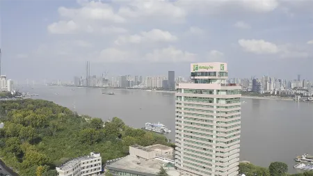 Holiday Inn Wuhan Riverside Отели рядом с достопримечательностью «Yangsigang Yangtze River Bridge»