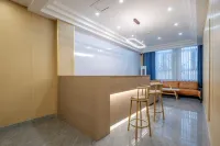 Chenrui Business Hotel (Aksu Airport)