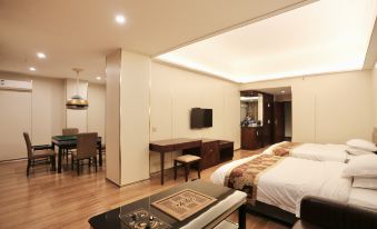 Xinghe Business Hotel