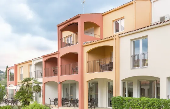 穆然俱樂部酒店