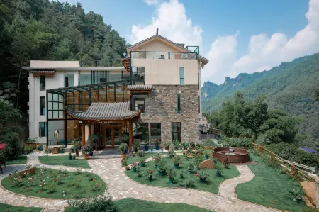 Qiquan Homestay Отели рядом с достопримечательностью «Zhangjiajie National Forest Park»