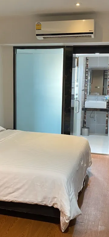 ห้องพรีเมียมเตียงใหญ่แบบแอล