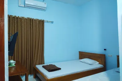Wisma Kencana Guesthouse Hotel dekat Lapangan Krempan, Waru