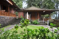 Puri Lumbung Cottages Restaurant & Spa Munduk Hotels near Toko Suda Aditya